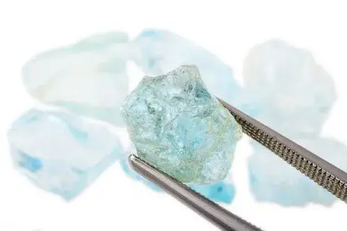 Akuamarin Taşı Nasıl Seçilir ve Bakımı Nasıl Yapılır?
